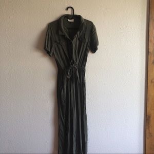 Universal thread green romper